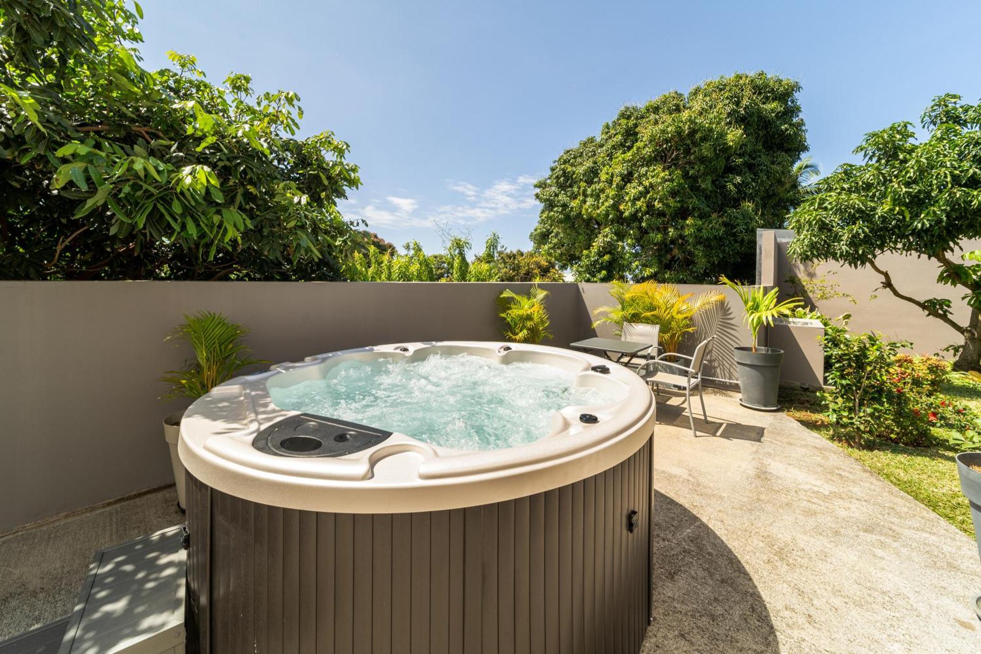 Villa Et Grand Jacuzzi Six Personnes, En Pleine Nature Saint-Joseph Exterior photo